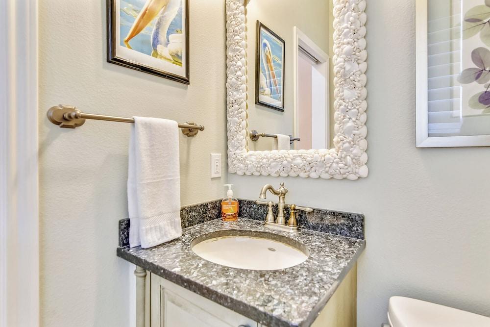 Kathie's Beachfront Kottage by Ryson Vacation Rentals