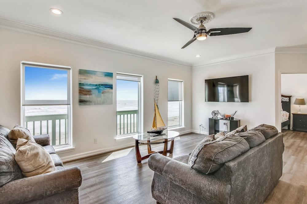 Kahala Beachfront by Ryson Vacation Rentals