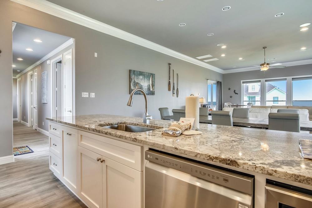 Salty Blue Mermaid by Ryson Vacation Rentals