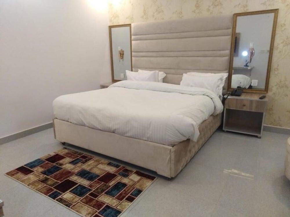 Shanze Hotel And Suites