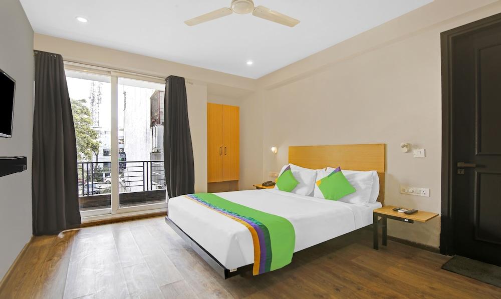 Treebo Trend Golden Moments