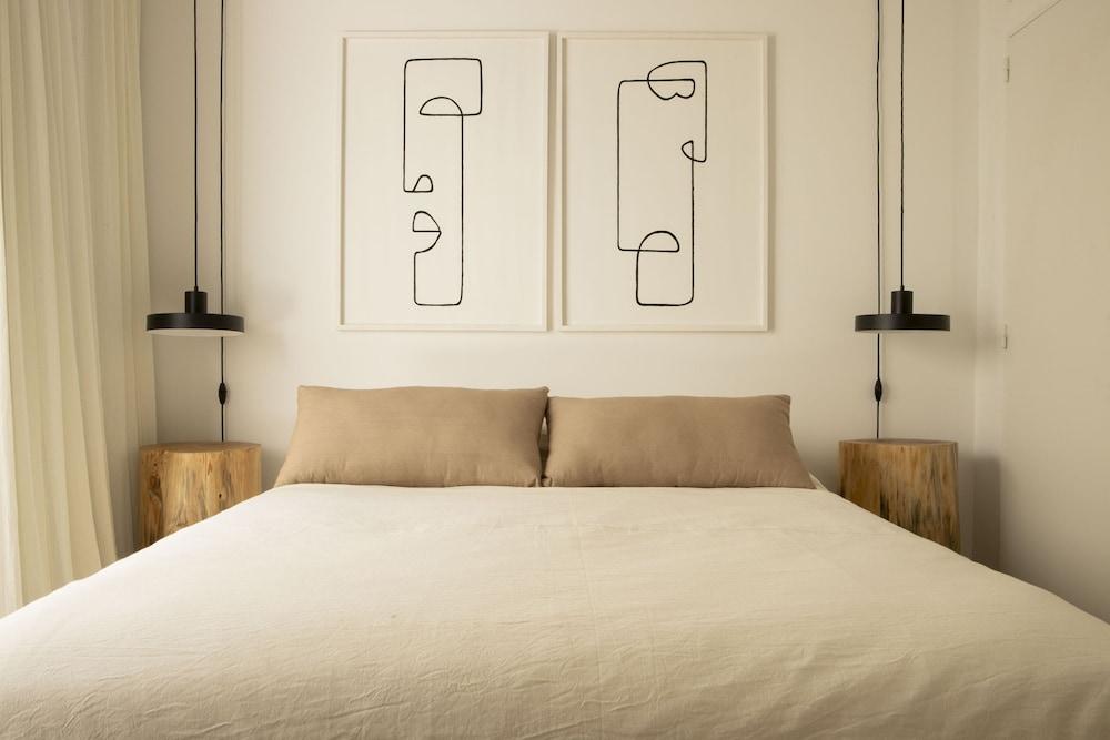 Modern ground floor with private patio