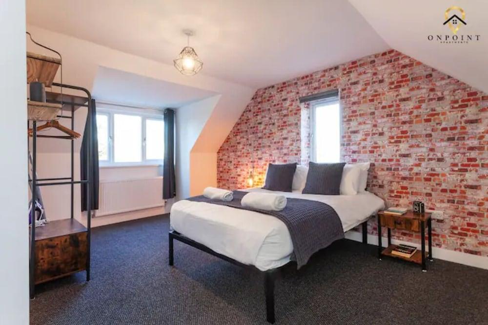 Modern 3-Storey Apartment & Free Parking