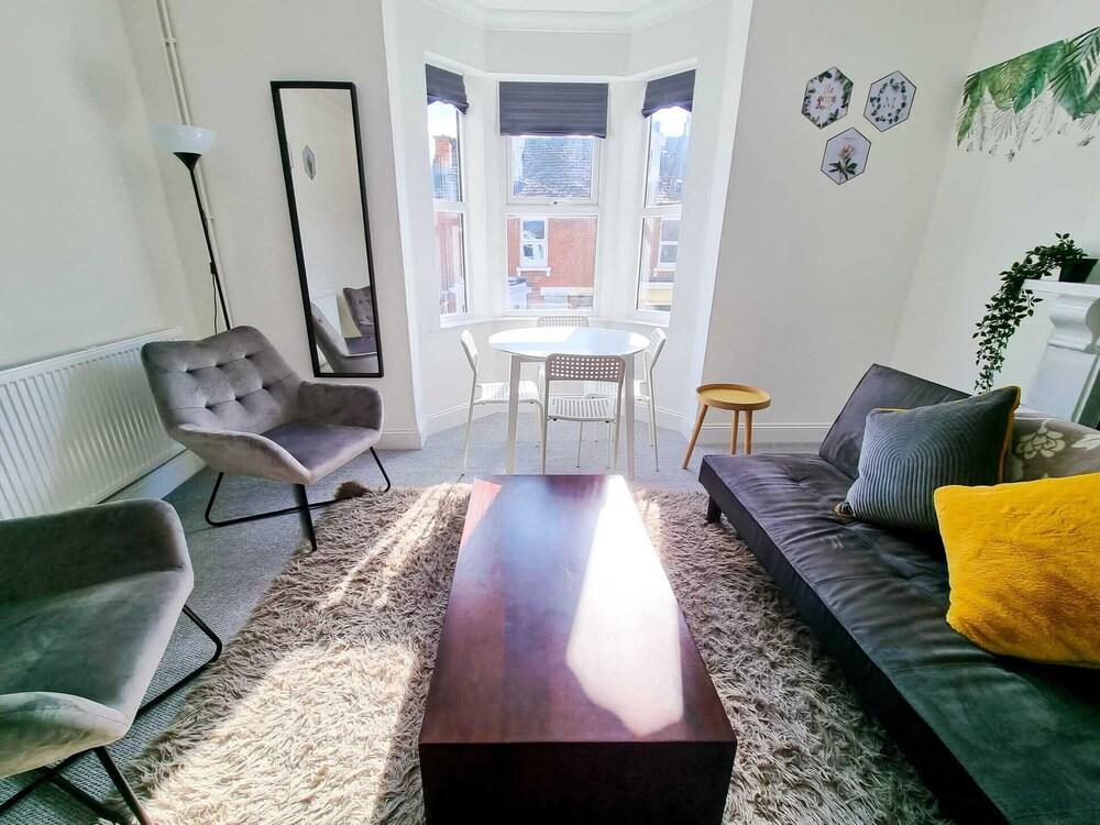 Casa Gloucester Service Apartment