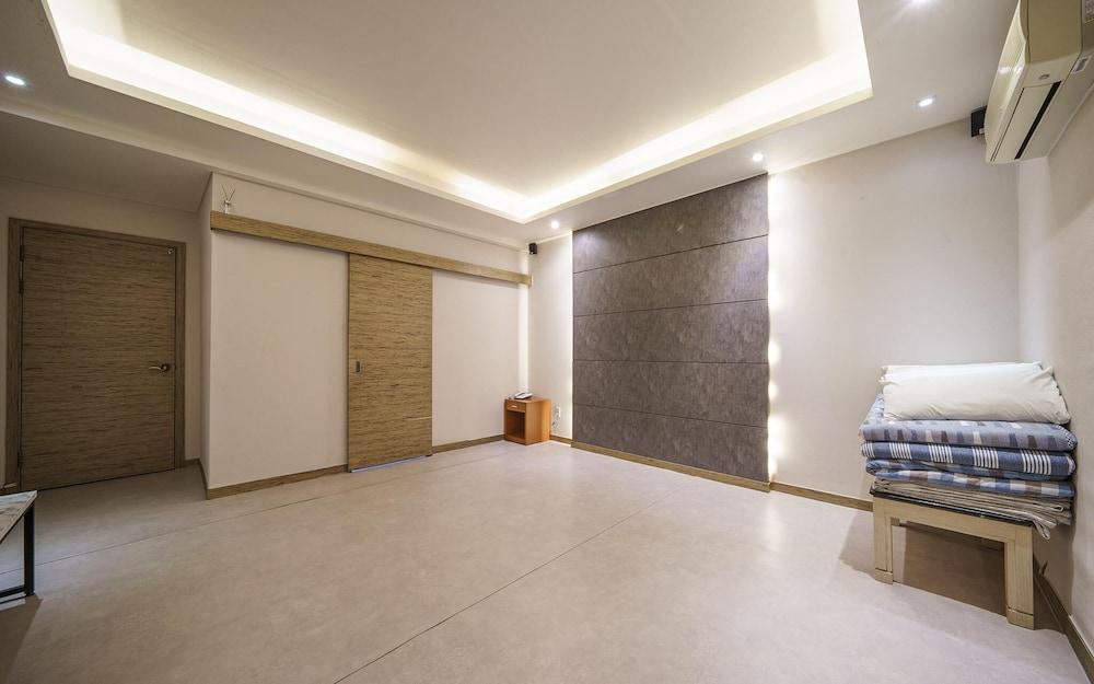 Daejeon Yuseong Spa Tower