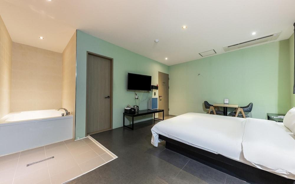 Daejeon Munchang Luis