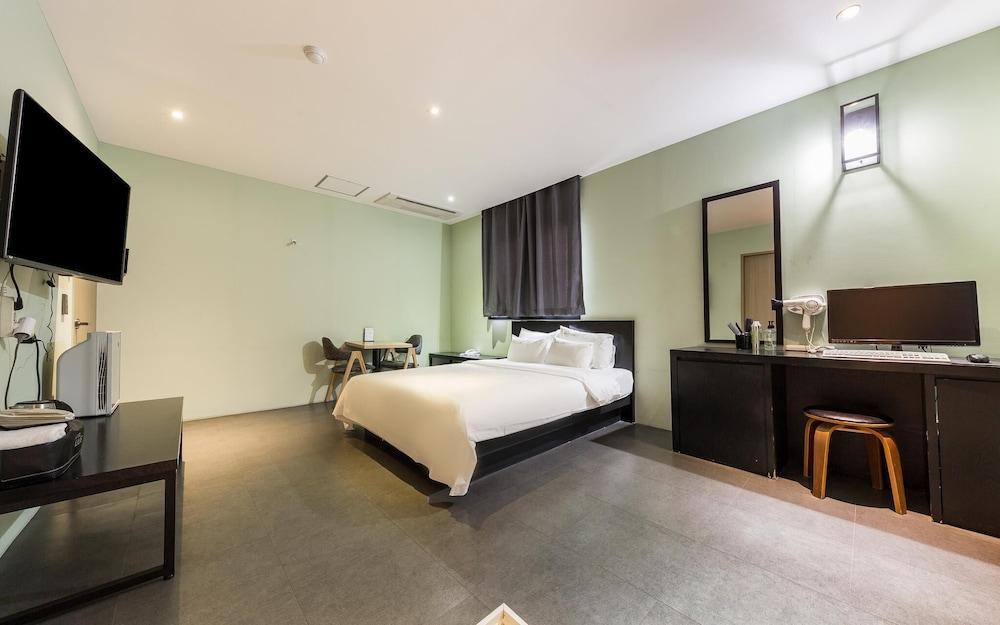 Daejeon Munchang Luis