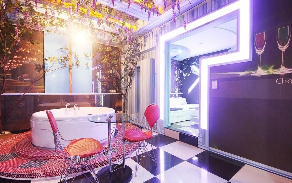 Jinju Hotel for a day