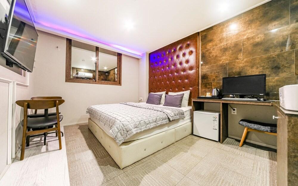 Changwon Sangnam-dong Martin