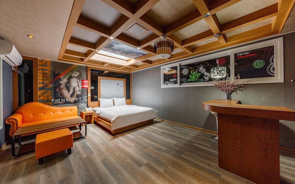 Geochang M Self Check-in Motel