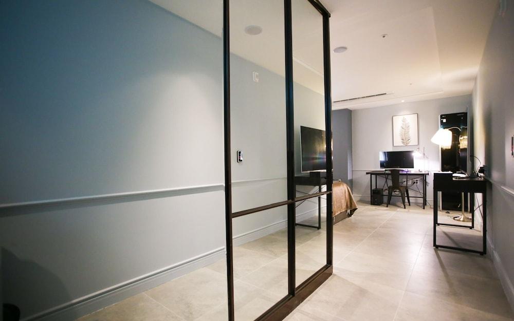 Dongtan J Boutique Hotel