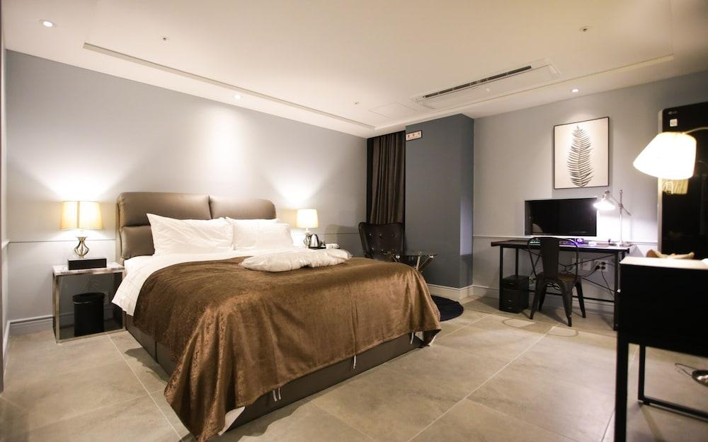 Dongtan J Boutique Hotel