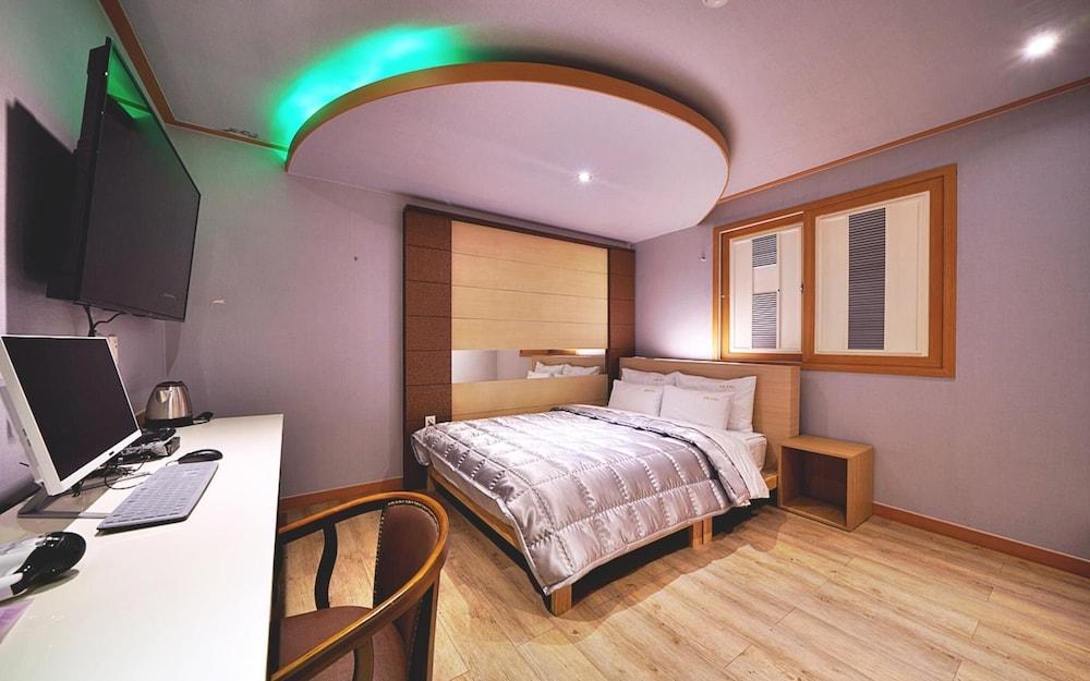 Tongyeong Omad Hotel