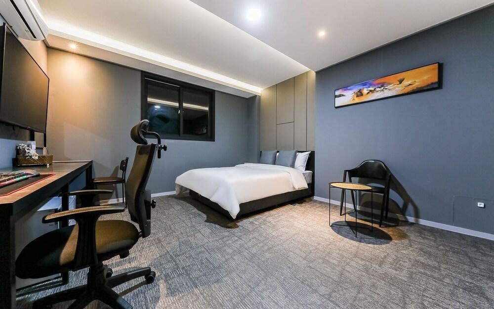Cheonan St179 Hotel
