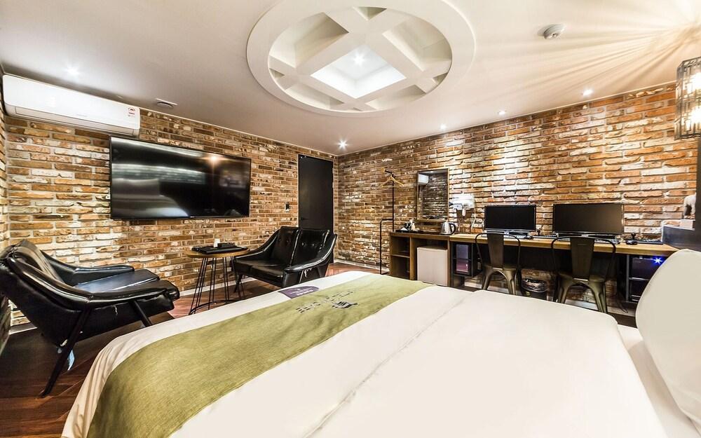 Sanbon Hotel in Cafe