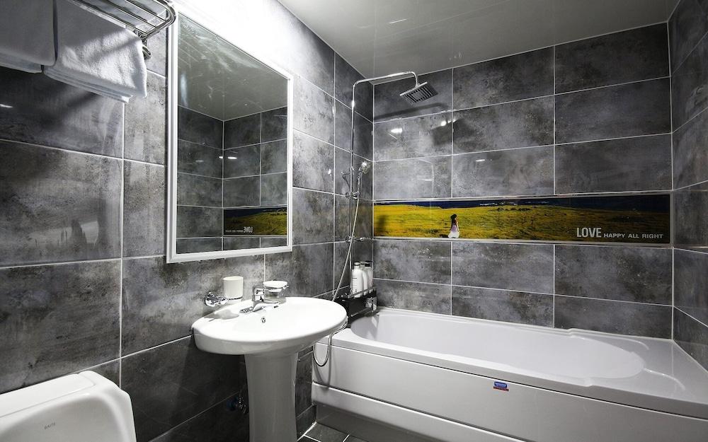 Gwangju Yangdong Jjak