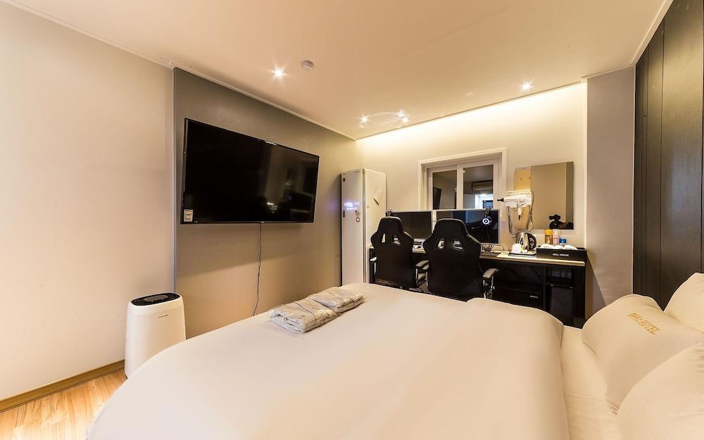 Ansan Gojandong Hill House