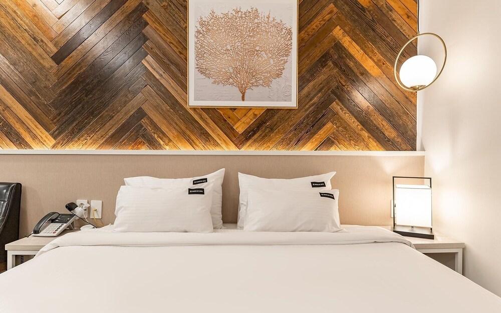 Jinju Brown Dot Jinjuseong Branch