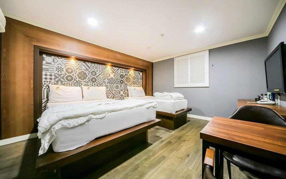 Gumi Bonggokdong Cello