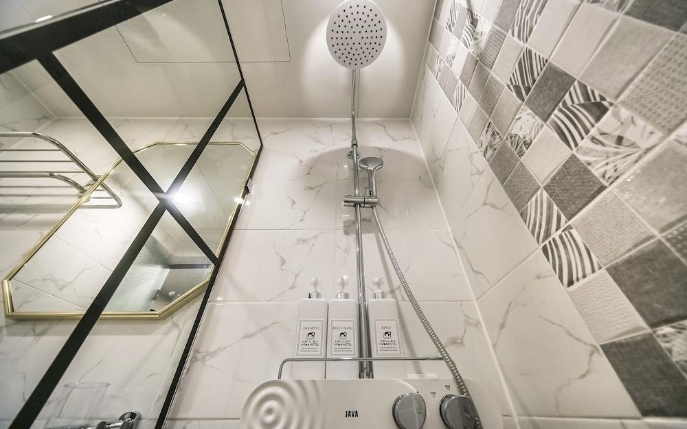 Changwon Myeongseodong Namuneulbo Hotel