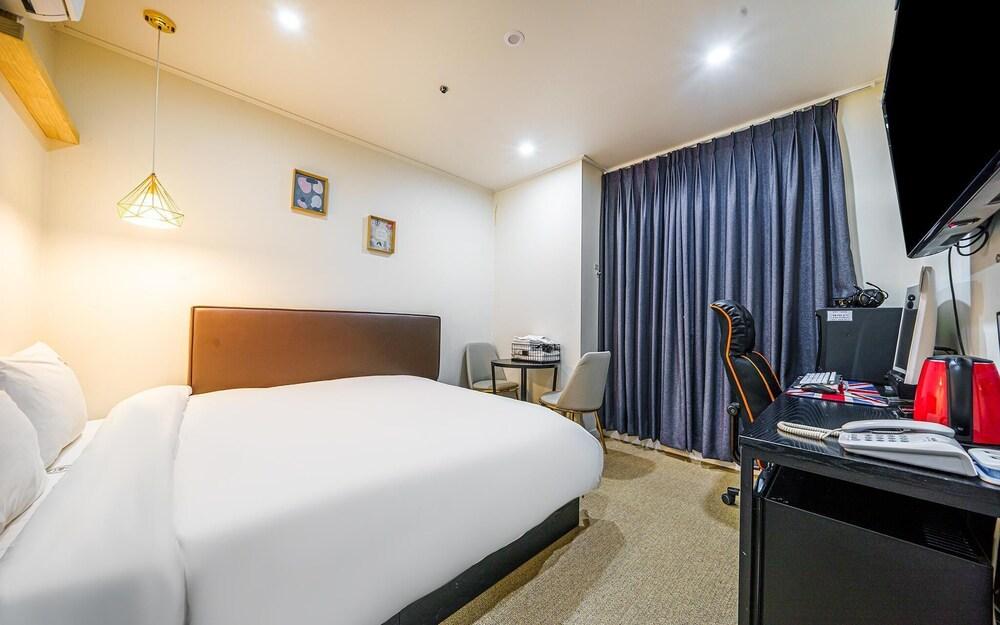 Changwon Sangnam-dong Hotel The Way