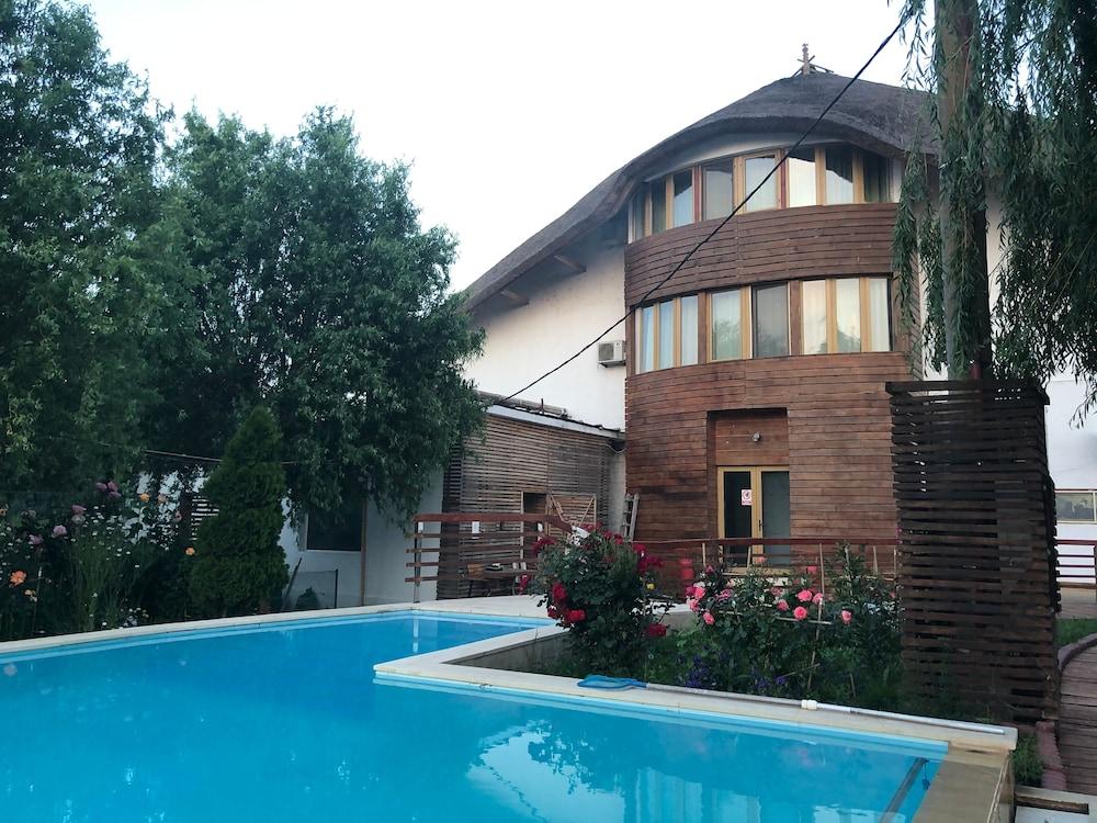 Paradise Delta House