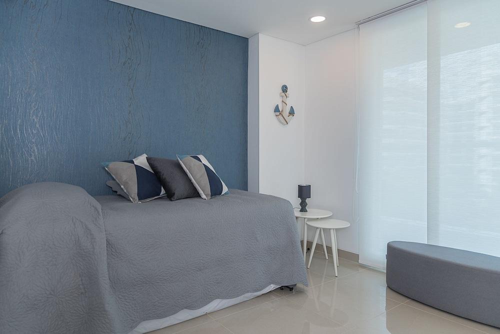 Deluxe Condo W Amenities & Beach