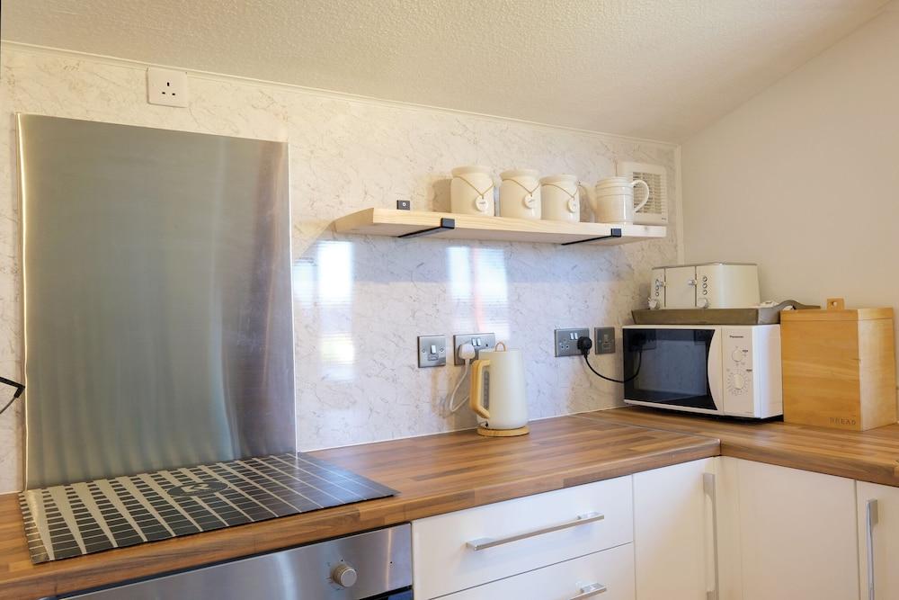 Merlins Cabin - 2 Bed - Blaen Cedi Farm