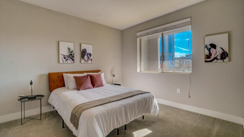 FRONTDESK Flats on 4th Apts Downtown Birmingham