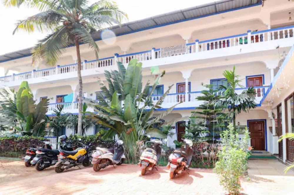 Goroomgo Laximi Guest House Goa