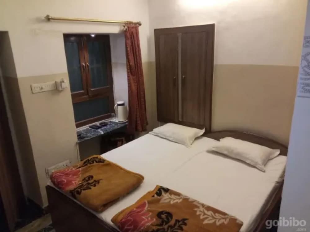 Goroomgo The Central Guest House Kanpur