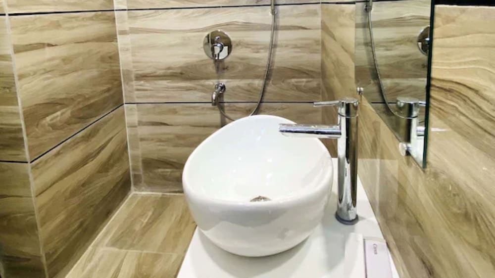 Goroomgo Maharaja Palace Kanpur