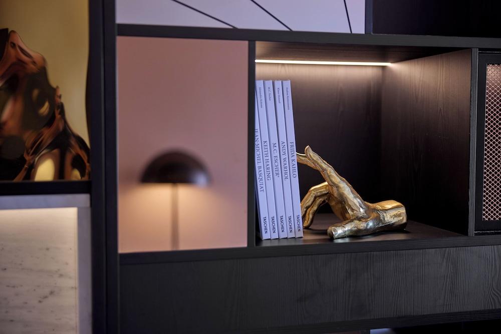 Cardo Brussels, Autograph Collection