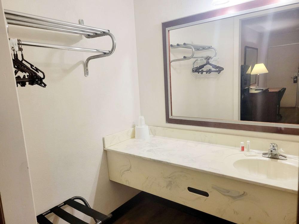 Howard Johnson BY Wyndham Hannibal