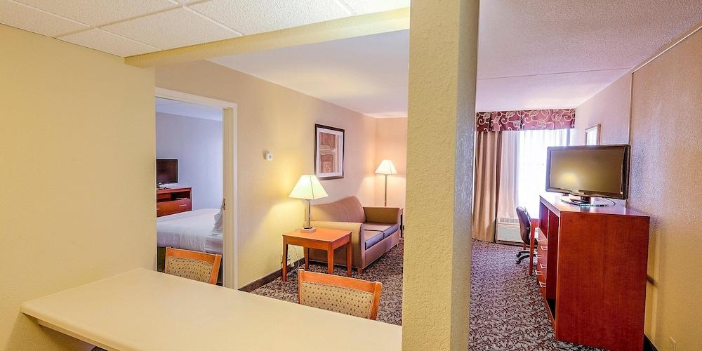 Quality Inn & Suites Downtown Mansfield