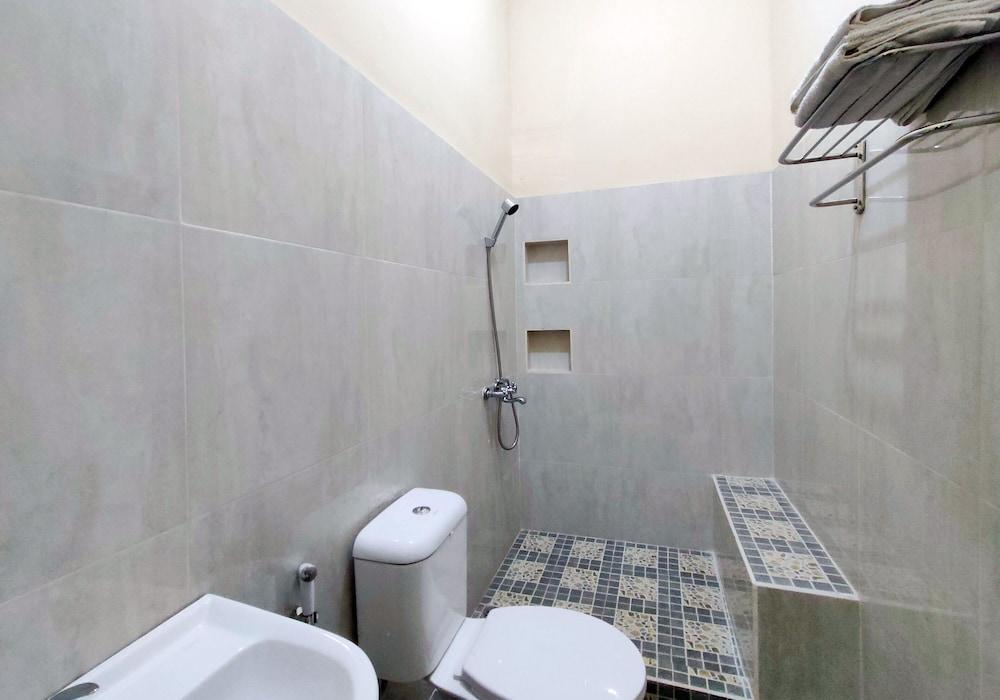 Bogor - Beautiful Room for 2 With Ac