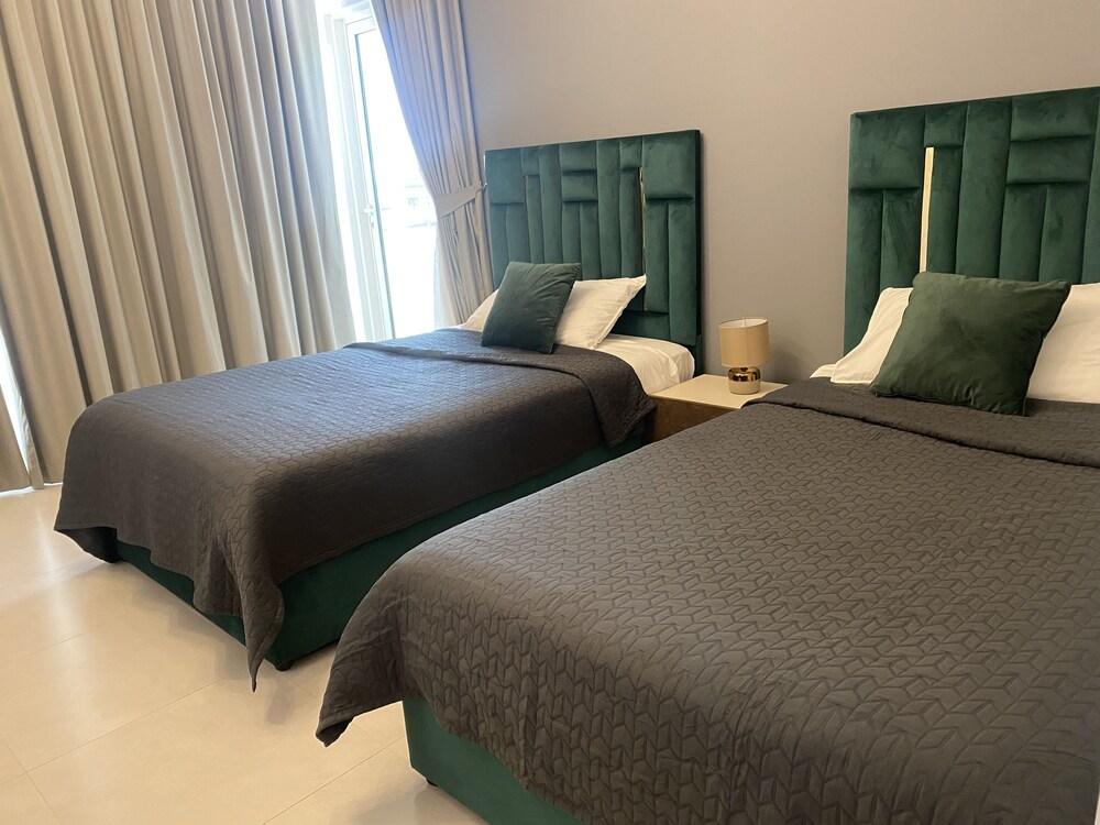 La mer Specious Apartment