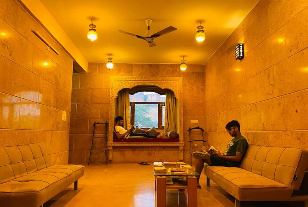 Goroomgo Raj Safari Jaisalmer