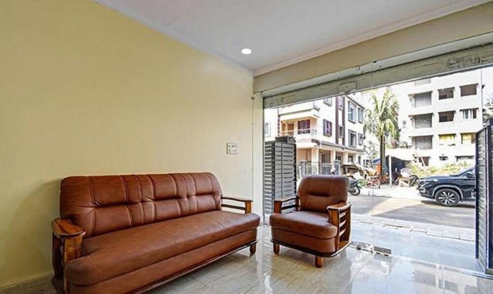 Goroomgo Town Inn NewTown Kolkata