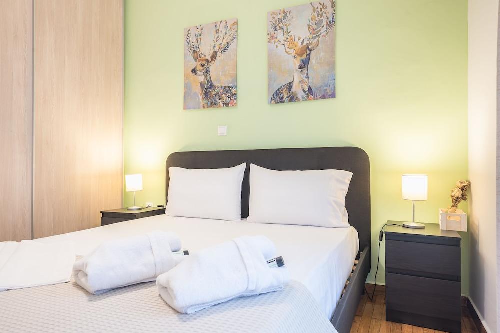 Erythros Boutique Suite By Cloudkeys