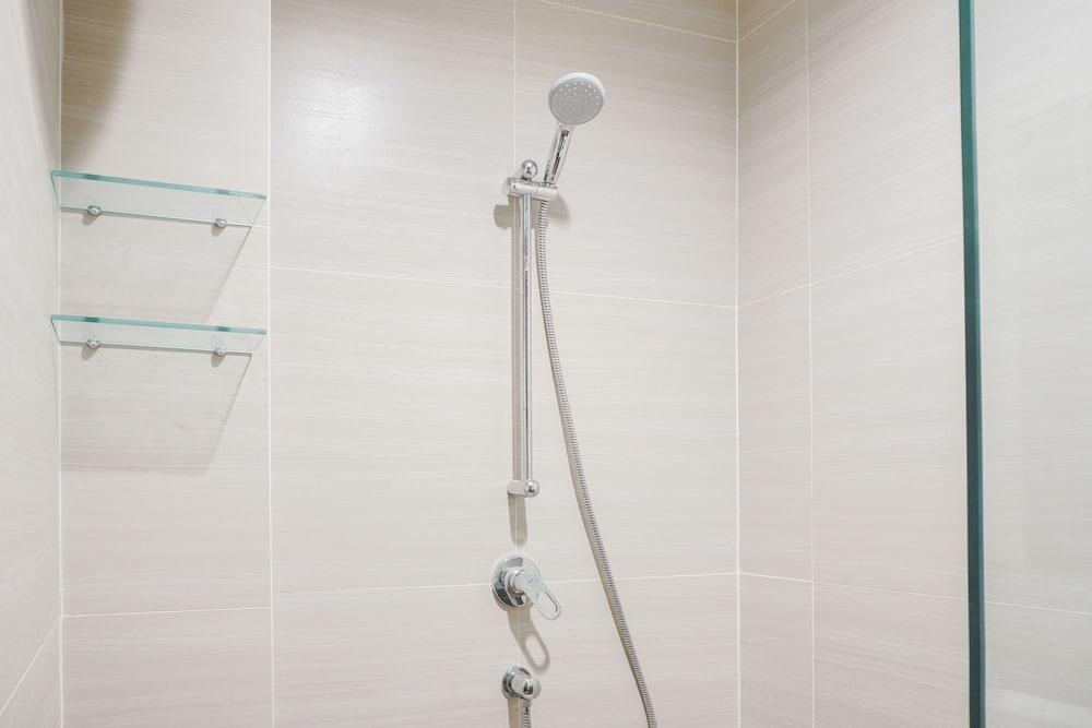 Fancy and Nice Studio at West Vista Apartment