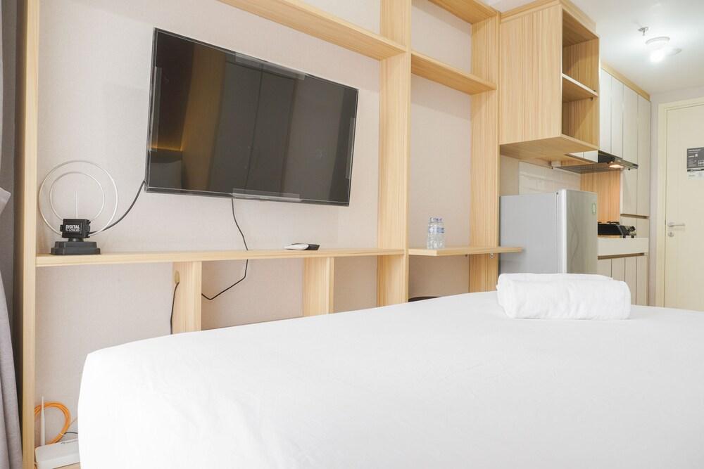 Fancy and Nice Studio Apartment at M-Town Residence