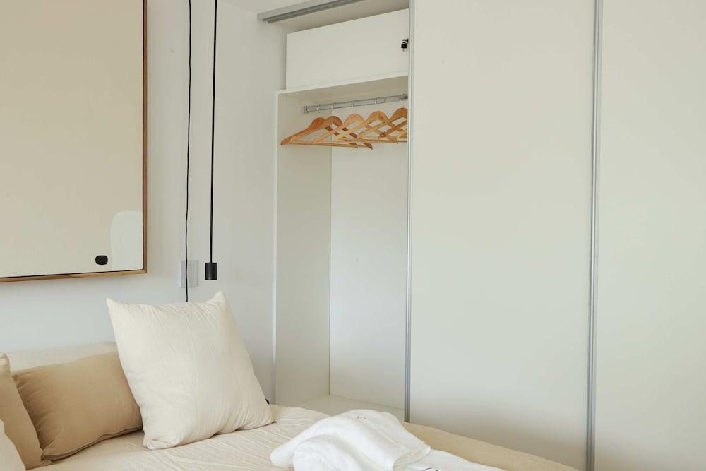 Triplex with rooftop for private use II