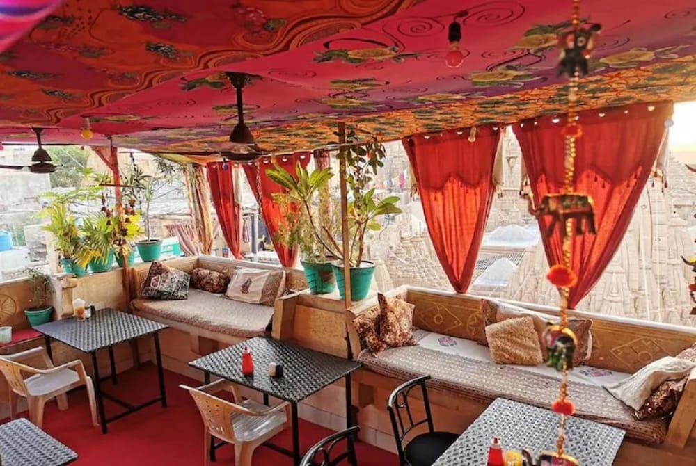 Goroomgo Diamond Guest House Jaisalmer