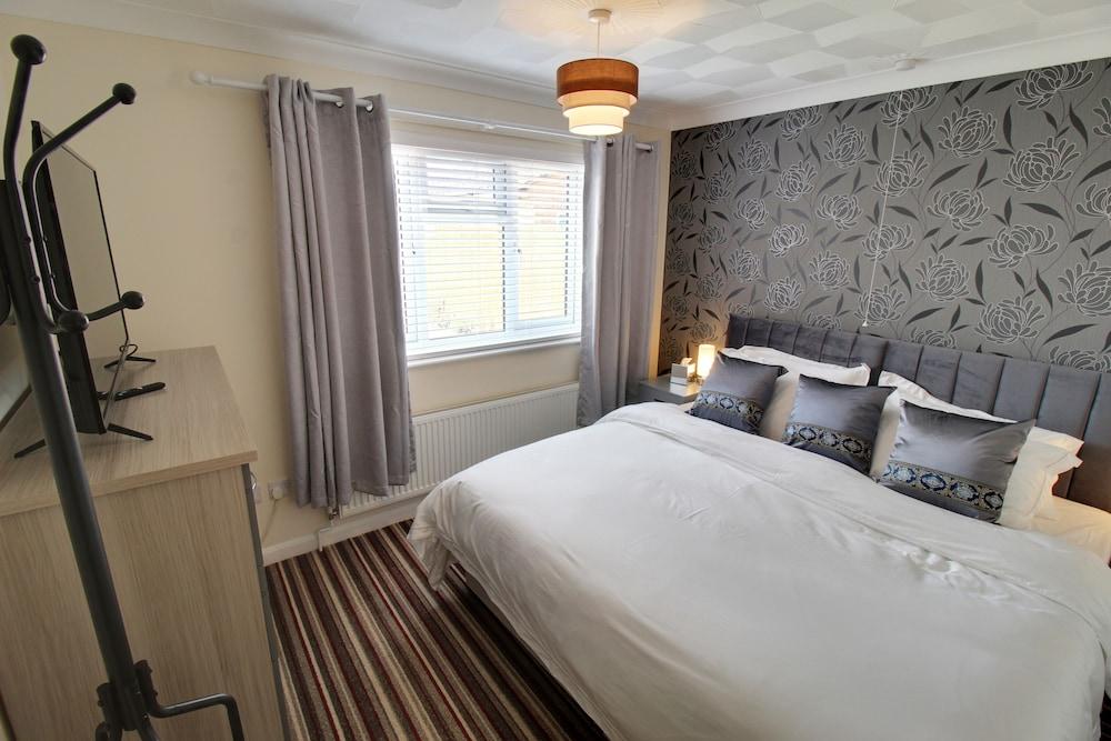 Cedar Drive, Holbeach - 1 to 4 - Self Catering