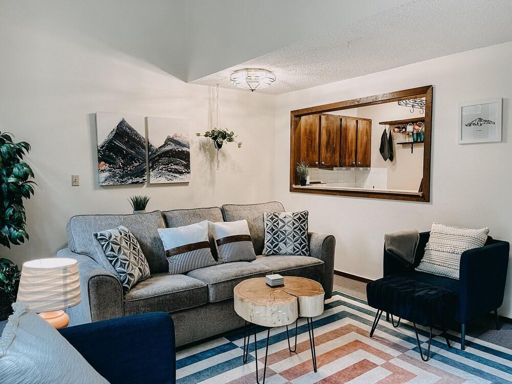 73SW - F/P - W/D - Sleeps 6