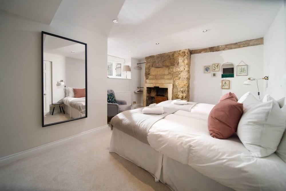 The Courtyard Apartment