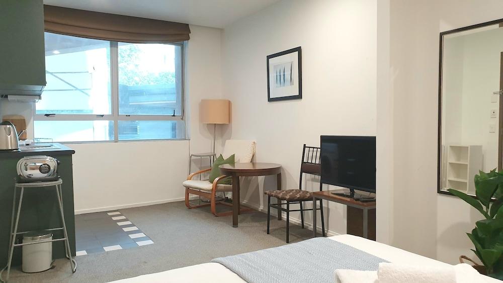 City Living - Wifi- Netflix - Laundry