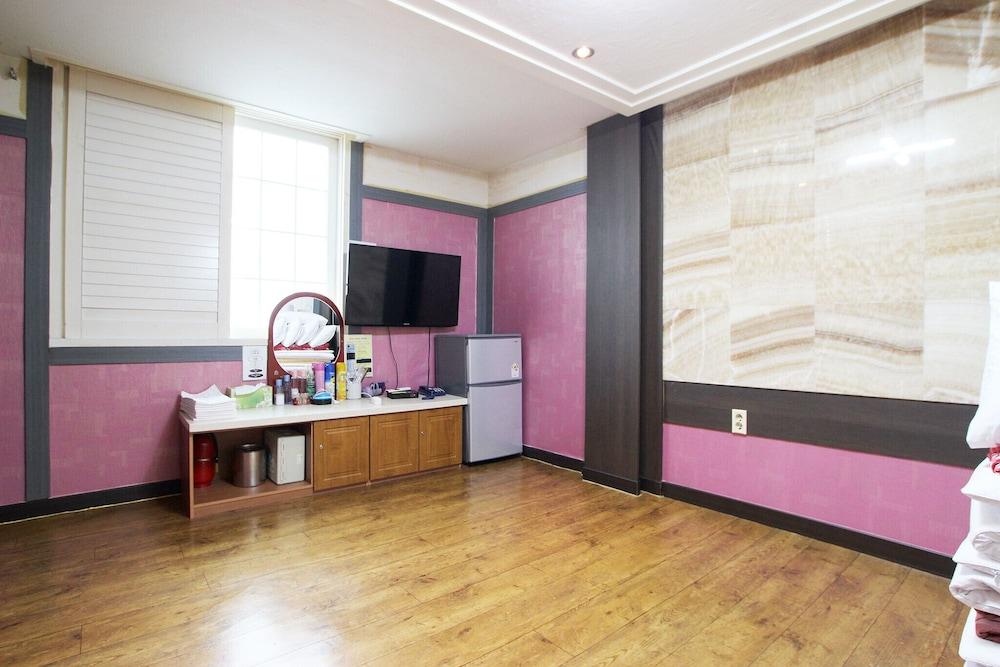 Ulleung Hwangje Hotel