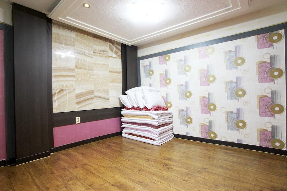 Ulleung Hwangje Hotel